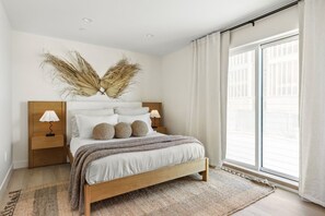 Bedroom features a queen bed.