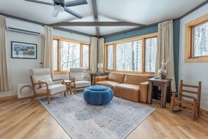 Second living/seating area - beautiful views!