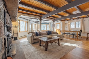Spacious living area, open to the kitchen & dining