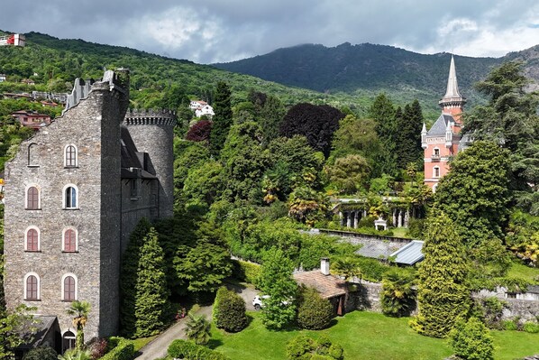 The castle, located on the left, has been built in 1882 and hosted famous personalities such as Queen Victoria of England