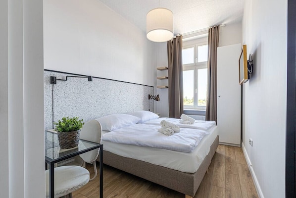 Bright room with large window – relax in comfort