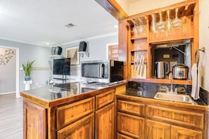 Kitchenette | Microwave | Toaster Oven | Rice Cooker | Wine Glasses