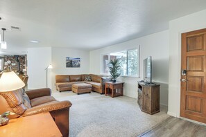 Living Area | Smart TV | Board Games