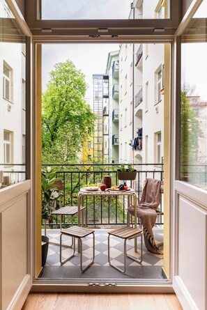 Balcony with lovely view to the courtyard