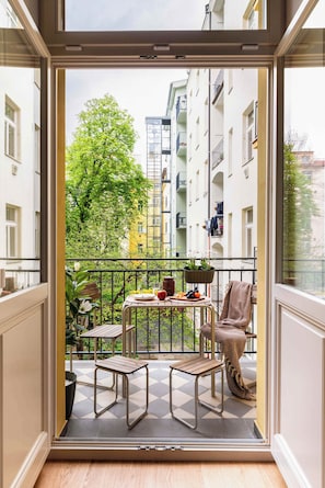 Balcony with lovely view to the courtyard