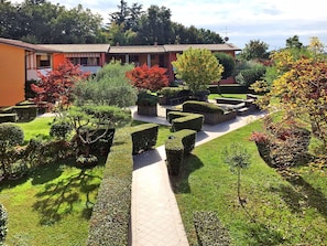 Arbuste, Zone Résidentielle, Jardin, Maison, Domicile, Couverture De Sol, Pelouse, Haie, Biens