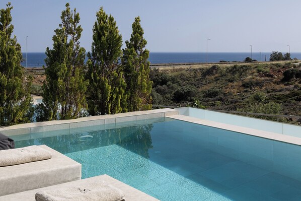 Dea Luna Villa ΙI – A Retreat near the Sea