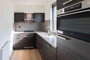Cook together and enjoy fresh meals next to the lake.
