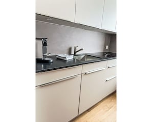 Küche, Countertop, Flooring, Spüle, Cabinetry, Küchengerät, Interior Design, Fussboden, Haushaltsgerät, Sinken