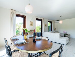 Möbel, Interior Design, Tabelle, Holz, Flooring, Decke, Stuhl, Küche & Esszimmer Tisch, Esszimmer, Zimmer