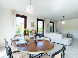 Möbel, Interior Design, Tabelle, Holz, Flooring, Decke, Stuhl, Küche & Esszimmer Tisch, Esszimmer, Zimmer