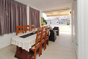 Outdoor dining