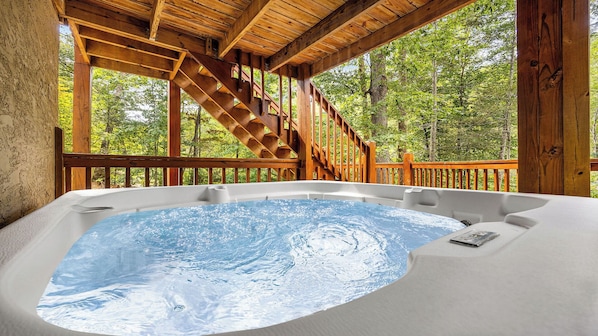Outdoor spa tub