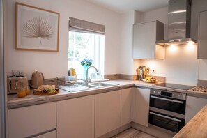 Fully-equipped brand new kitchen with all appliances and mod-cons needed to whip up a tasty meal for all!