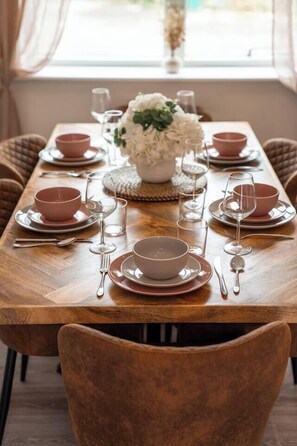 Stylish dining space for six guests 
