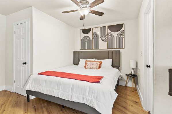 King size bedroom 