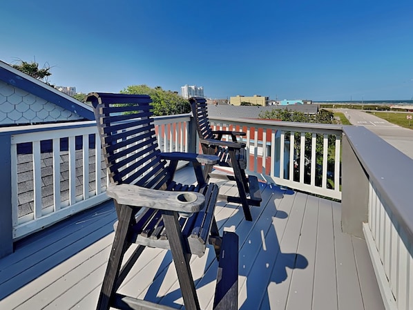 Welcome To Pelican Point - Water Views!