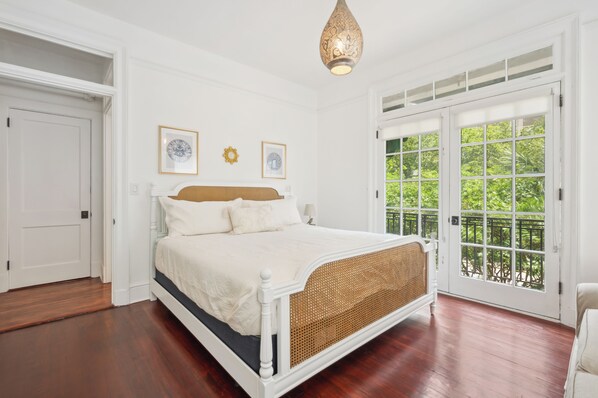 Bedroom 1: King Bed