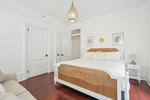 Bedroom 1: King Bed