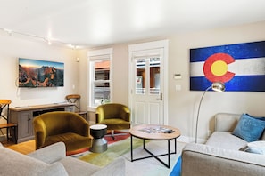 2.0-living-room-diamondtooth-telluride- (11)