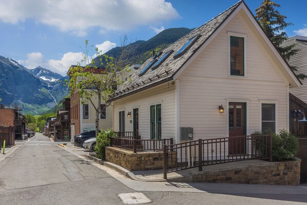 1.01-exterior-diamondtooth-telluride- (3)