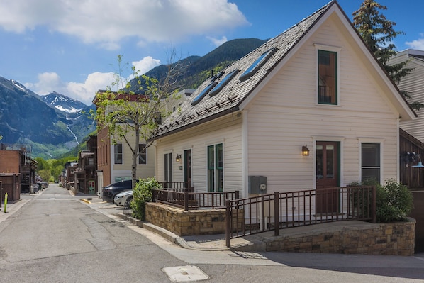 1.01-exterior-diamondtooth-telluride- (3)