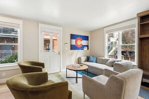 2.02-living-room-diamondtooth-telluride- (10)
