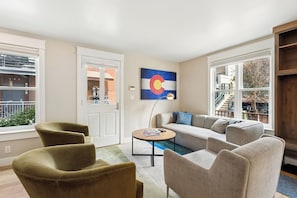 2.02-living-room-diamondtooth-telluride- (10)