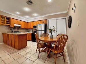 Kitchne/Dining