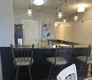 Kitchen and Breakfast Bar
