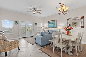 Pretty Pavilion Palms 205B