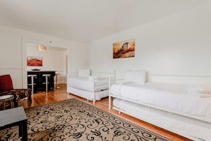 Trundle bed