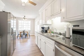 Eat-in kitchen