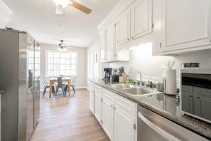 Eat-in kitchen