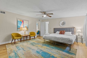 King bedroom with sitting area