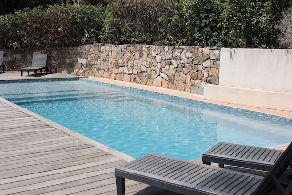 swimming pool to share