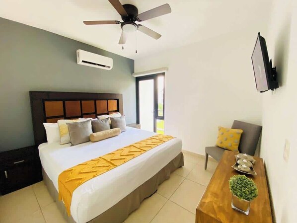 Main bedroom, king size bed, A/C, smart TV, ensuite bathroom, and a ceiling fan for your comfort