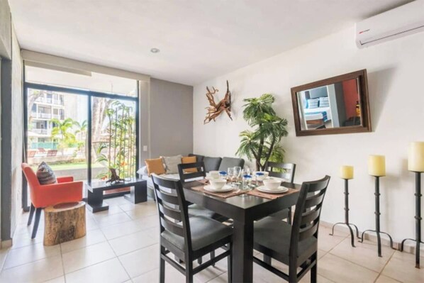 First floor apartment with garden and swimming pool view, AC and beautifully decorated living space