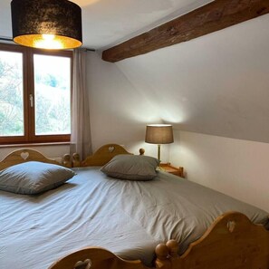 Bedroom 2 Beds 90x200 - Wardrobe and Chair (1)
