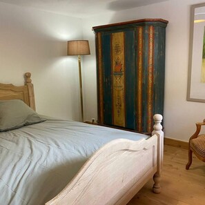 Bedroom Bed 180x200 - Wardrobe and Chair (1)