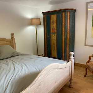 Bedroom Bed 180x200 - Wardrobe and Chair (1)