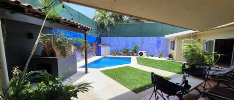 100% private backyard and pool