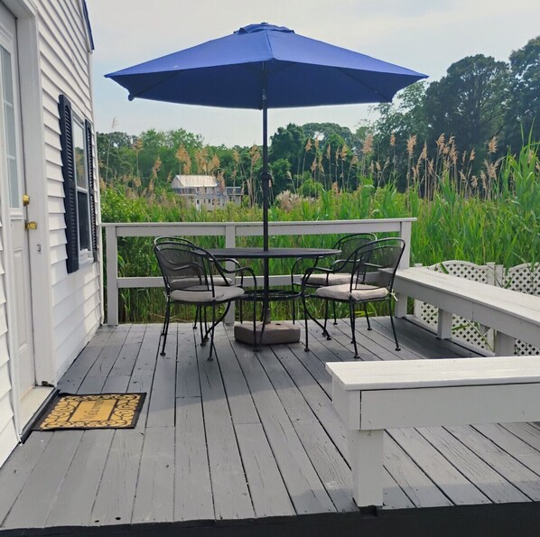 Beautiful private patio and barbeque.