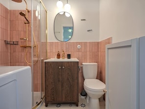 Bathroom with Shower | Book Now with RENTUJEMY.COM
