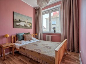 Bedroom with Queen Bed | Book Now with RENTUJEMY.COM