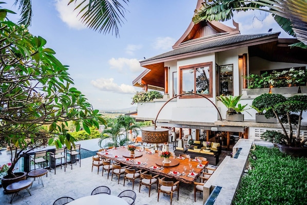 Outdoor dining