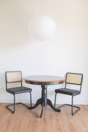 Dining table/workspace