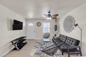 10_7228_Stewart_Rd_Galveston_TX_77551_USA-Living_room-_DM41798