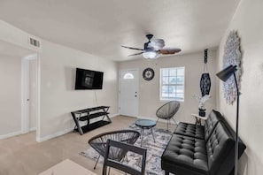 11_7228_Stewart_Rd_Galveston_TX_77551_USA-Living_room-_DM41801