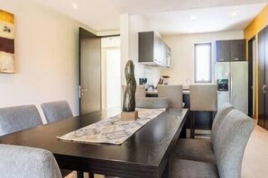 Dining room (2)